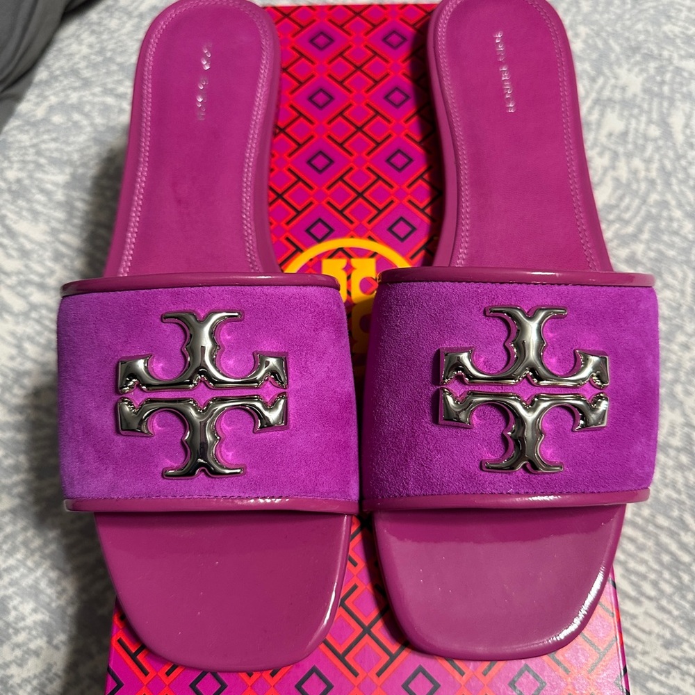Tory Burch Fuchsia Sandals with Signature Style